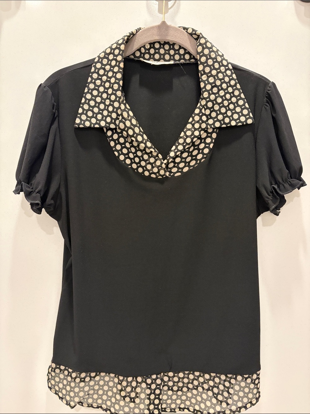 Black Short-Sleeve Top with Polka Dot Collar and Hem